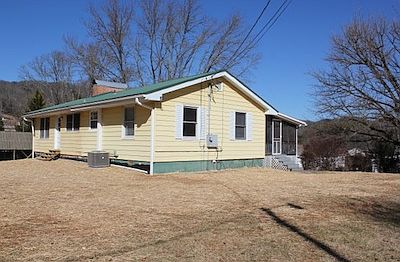 3rd image of 52 Naomi Dr