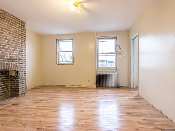 4th image of 96 Laidlaw Ave APT 2