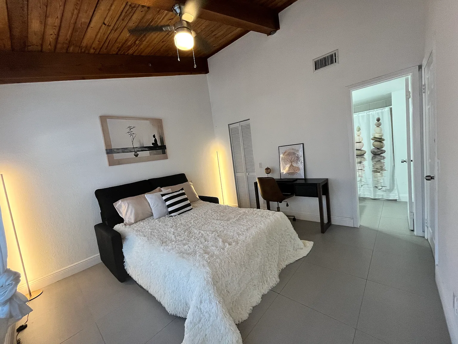 3 bed, 1076 sqft, $2,525 — Photo 4