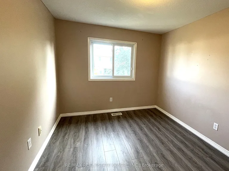 300 Activa Ave — Photo 8