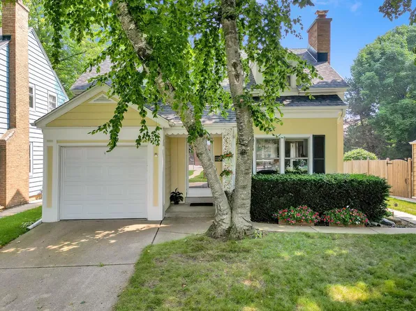 4758 North Ardmore AVENUE, Whitefish Bay, WI 53211