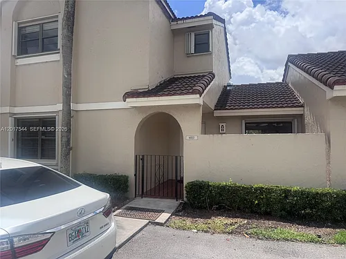 6532 NW 170th Ter Photo 1