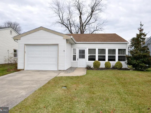 90 Huntington Dr, Southampton, NJ 08088