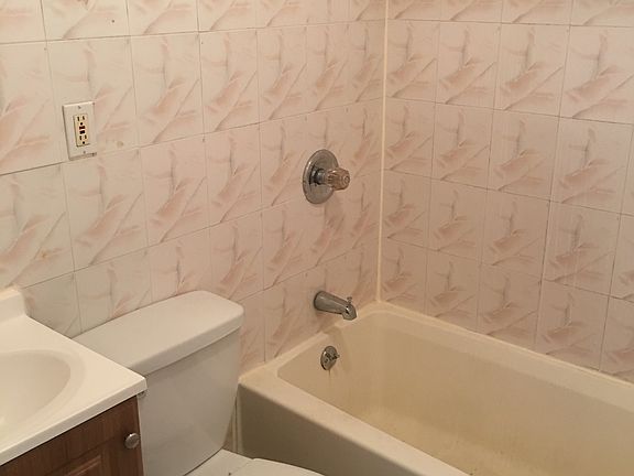 5th image of 19106 Woodhull Ave #1A