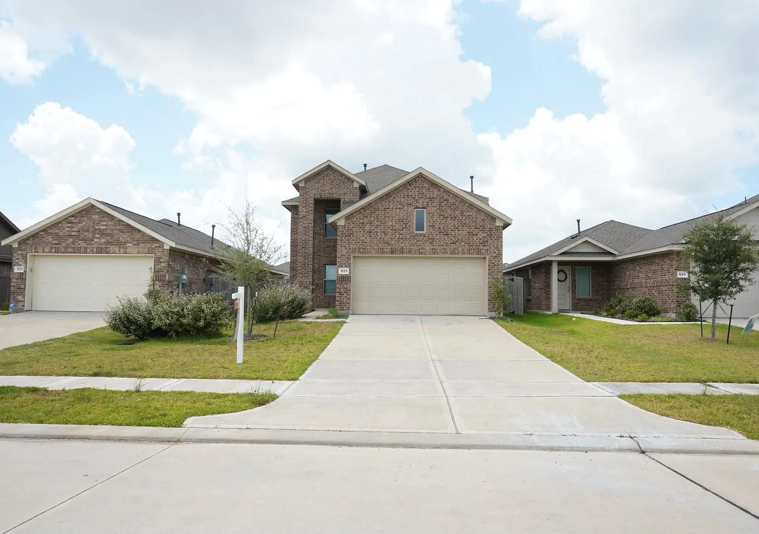 4 bed, 2.5 bath, 1880 sqft, $2,000 — Photo 3