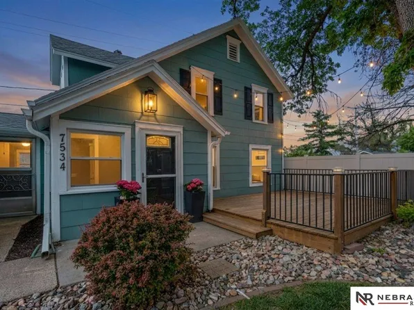 7534 Oakwood St, Ralston, NE 68127