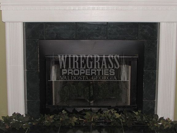 2nd image of 4038 Stratford Cir
