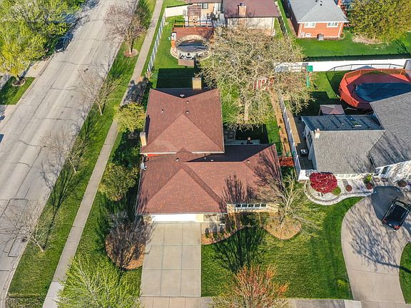 3rd image of 15529 Catalina Ct