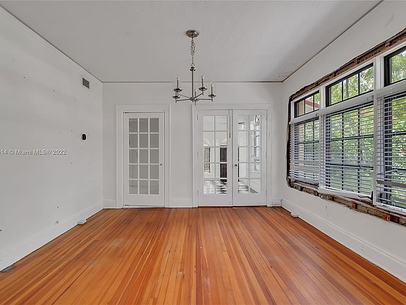 4th image of 522 Alhambra Cir