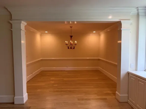 2734 Peachtree Rd NW APT B402, Atlanta, GA 30305