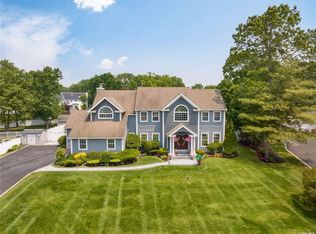 5 Torrington Ln, Shoreham, NY 11786