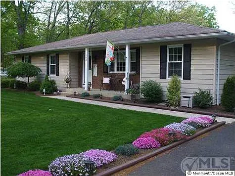 159 Crescent Ave photo 1