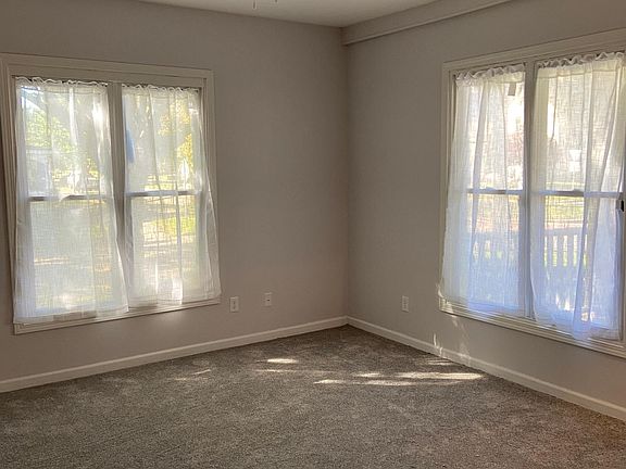 5th image of 127 W Barnes Ave