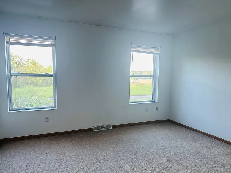 41 Hickory Dr — Photo 3