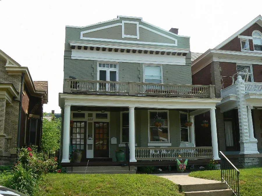 533 Maple Ave photo 1
