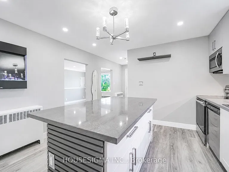 122 Chadburn St — Photo 13