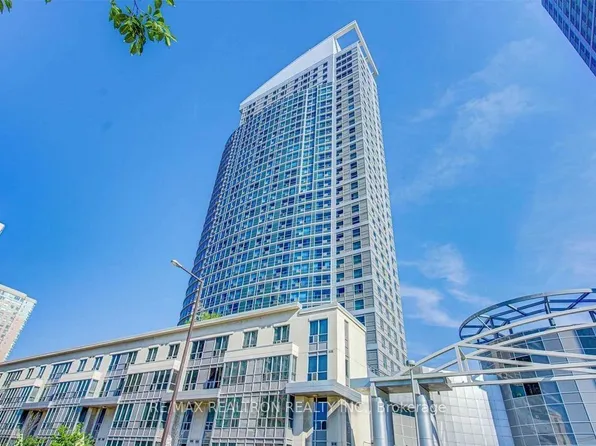 36 Lee Centre Dr, Toronto, ON