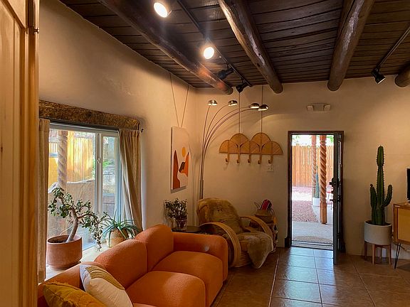 3rd image of 730 Paseo Del Pueblo Norte