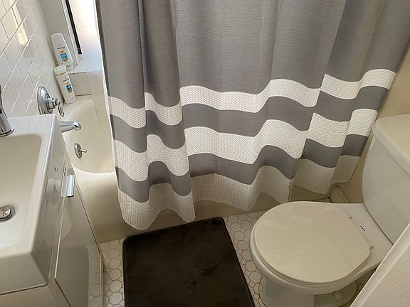 5th image of 185 Chestnut Hill Ave APT 3