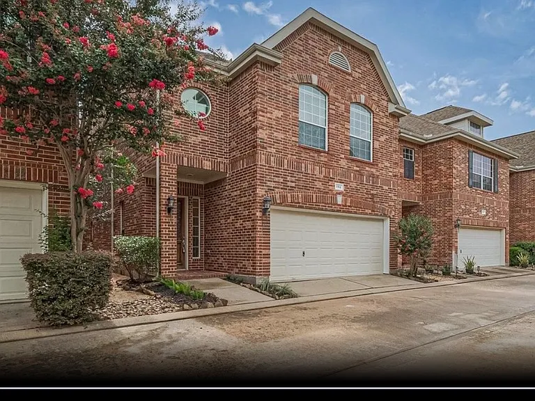 1514 Olive Park — Photo 1