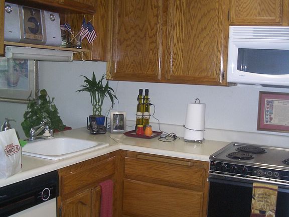 Spacious kitchens w/Oak Cabinetry