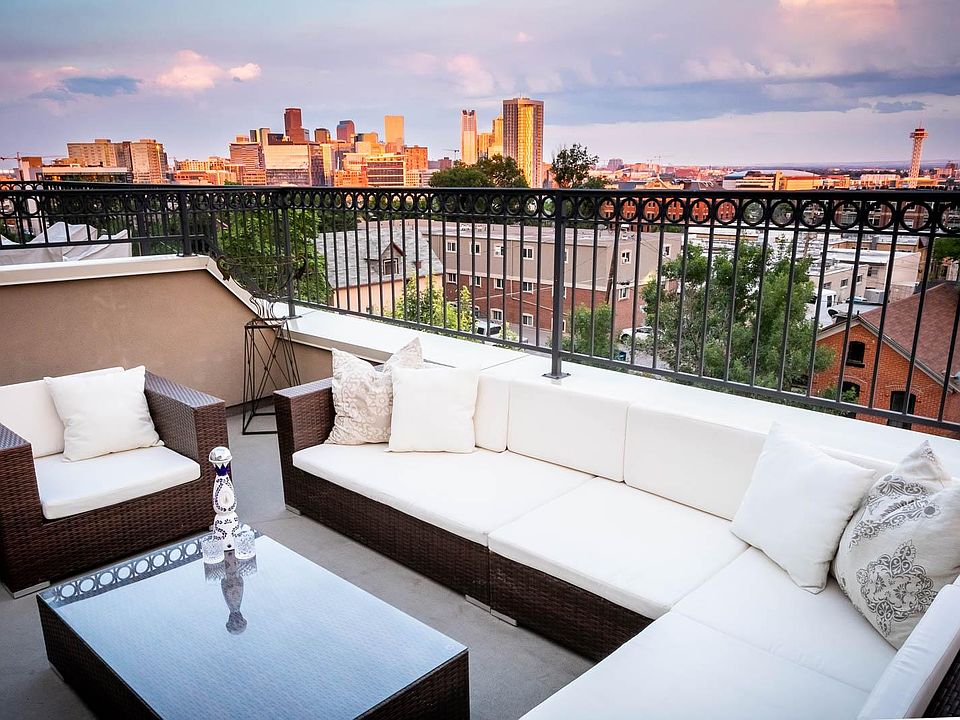 Unobstructed Views of downtown from your PRIVATE rooftop - R