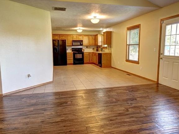 Large living room 12'ceilings
