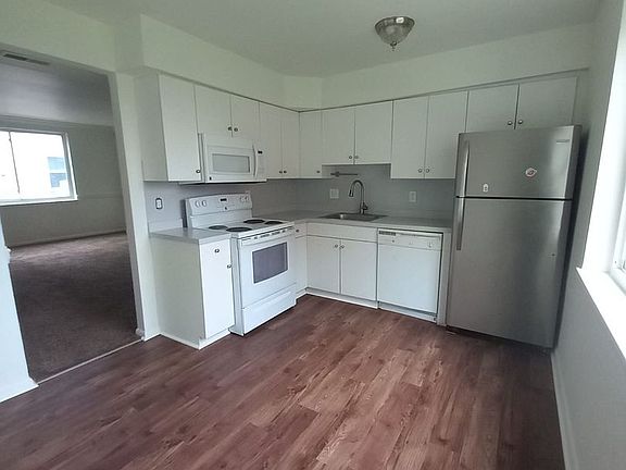 2nd image of 600 Gay St #C1