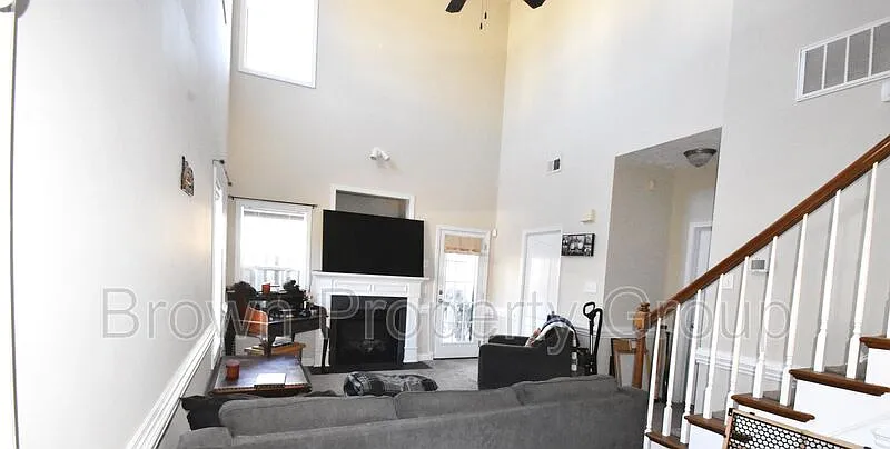 3 bed, 3.0 bath, 1555 sqft, $1,650 — Photo 4