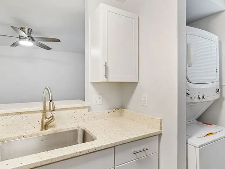2557 Hackberry St #2 — Photo 7