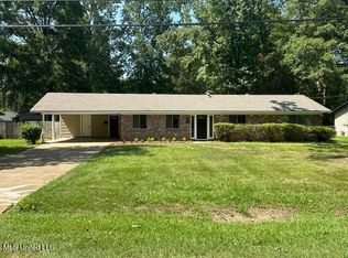 126 Colonial Cir, Jackson, MS 39211