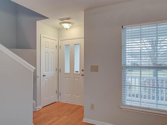 3rd image of 5040 Ballantine Dr