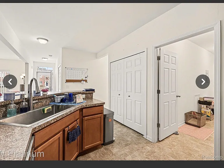 S Pointe Ln — Photo 6