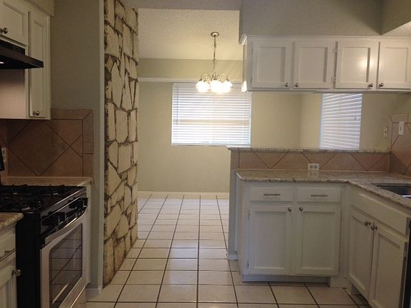 3rd image of 625 Russet Valley Dr