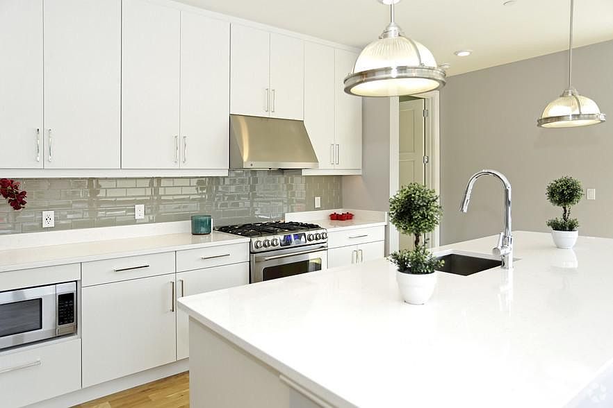 1st image of 9 Somerset Ln #4546
