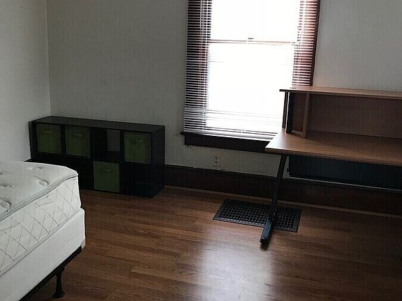 4th image of 217 N Thayer St