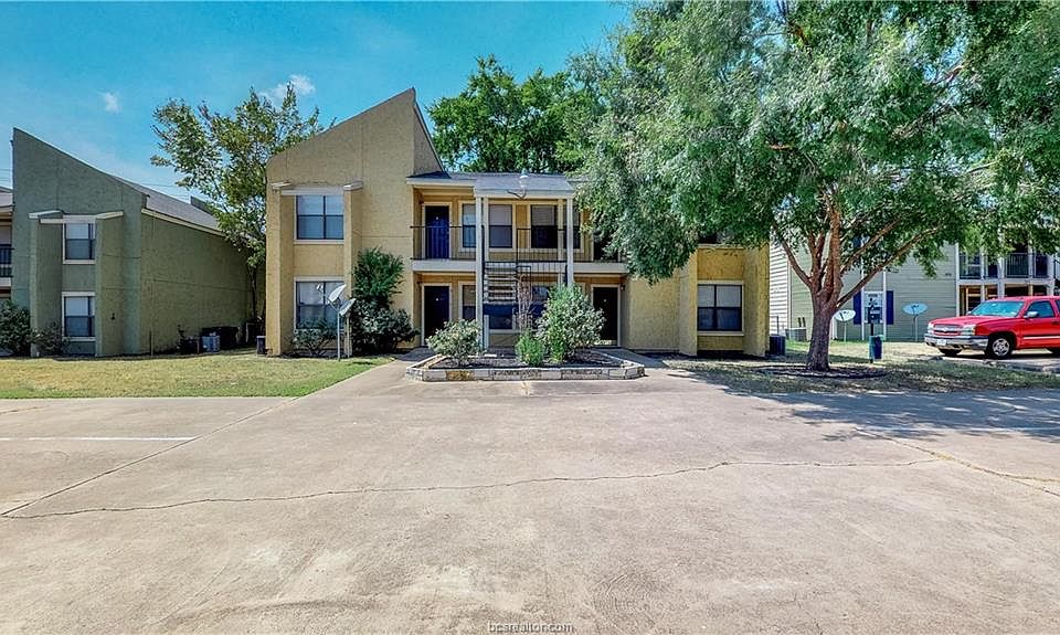 1st image of 313 Manuel Dr APT D