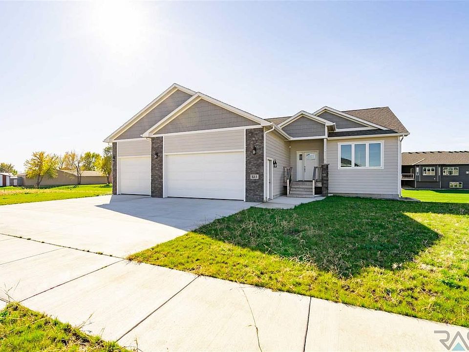 1st image of 123 Liberty Cir