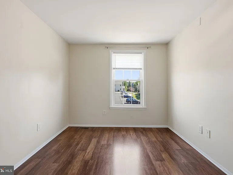 204 Livingston Ct — Photo 25