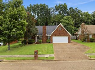 5888 Pipers Green Ln, Bartlett, TN 38135
