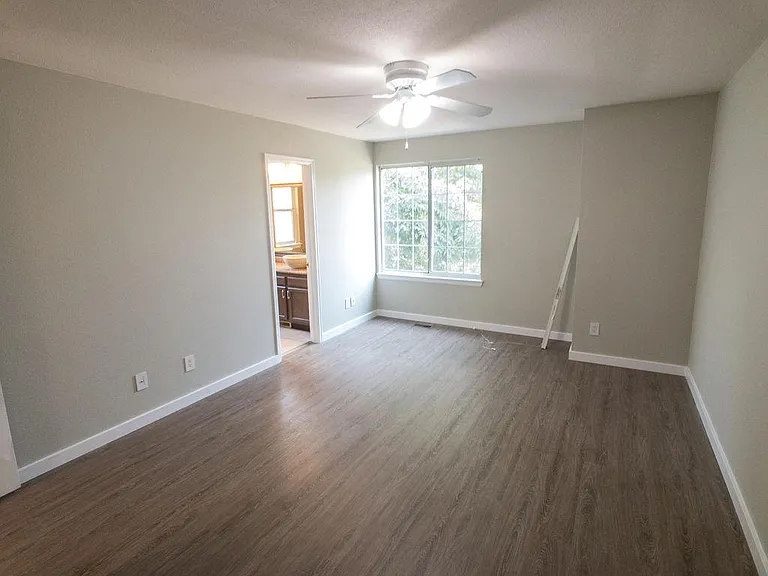 1105 Stoneham St — Photo 14