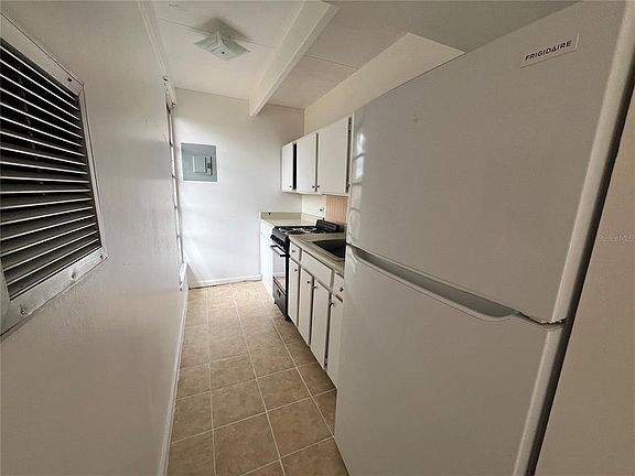 3rd image of 1707 Club Cir #1707
