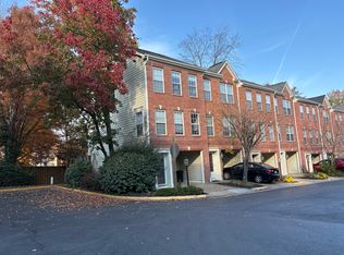 8082 Sebon Dr, Vienna, VA 22180