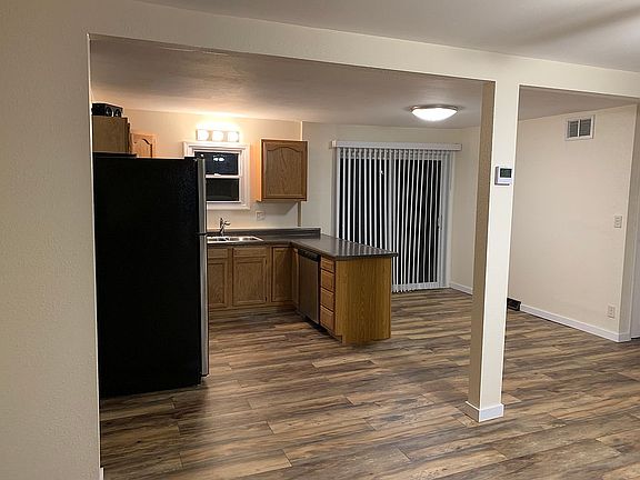 4th image of 625 Prairie Ave