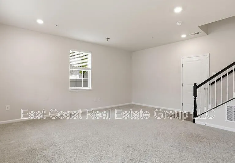 5123 Ironsides Dr — Photo 17