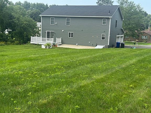 3rd image of 14 Wellfleet Dr