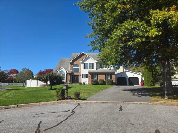 1906 Grouse Ct, Easton, PA 18040