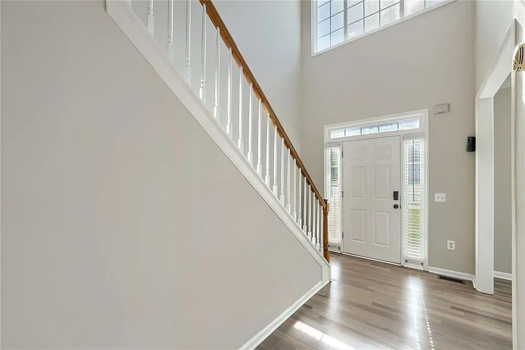 6 bed, 3.5 bath, 3500 sqft, $2,895 — Photo 3