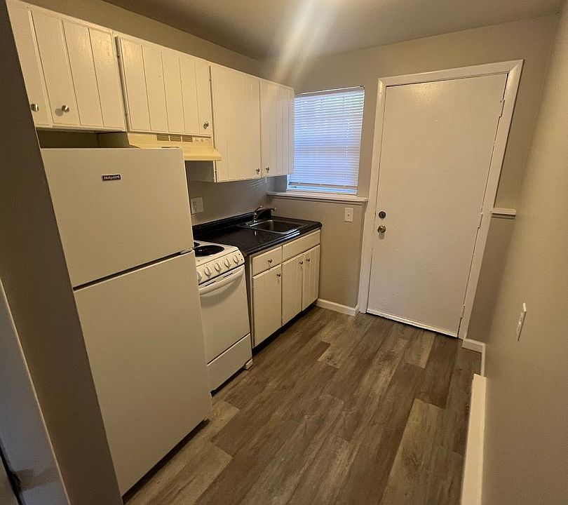 2nd image of 101-105 Heywood Ave #6