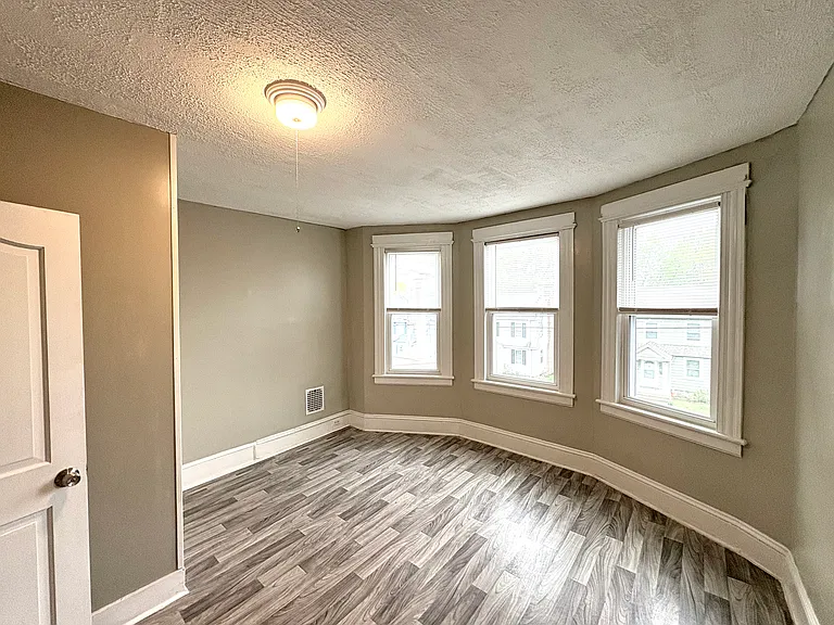 208-210 Fairview Ave #2 — Photo 10